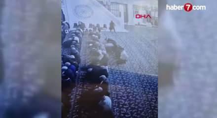 Camide 'pes artık' dedirten hırsızlık! Cemaat secdedeyken çantaları çaldı