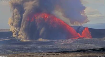 Hawaii'de yanardağ patladı!