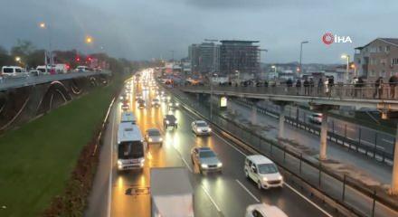 İstanbul'da haftanın ilk günü trafik yoğunluğu yüzde 80 oldu