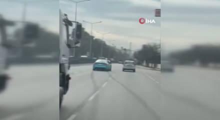 İzmir'de drift pahalıya patladı, 2 araç trafikten men edildi!