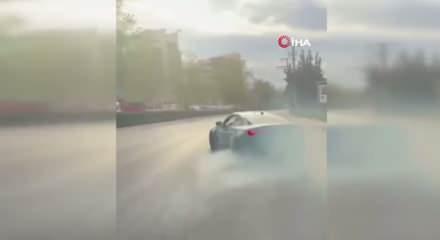 İzmir'de drift pahalıya patladı, 2 araç trafikten men edildi!