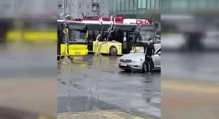 Kağıthane'de otobüs durağında havaya ateş açtı; arkadaşına cep telefonuyla kaydettirdi