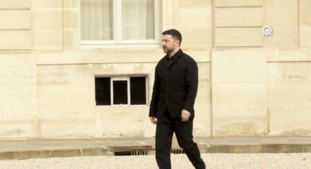  Macron, Ukrayna Devlet Başkanı Zelenskiy ile bir araya geldi