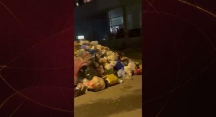 Maltepe'de 3 gündür toplanmayan çöpler dağ gibi oldu vatandaş isyan etti