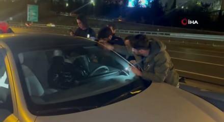 Otoyolda uyuyakalan sürücü ekipleri zor durumda bırakatı!