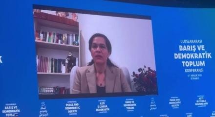 Terörist İlham Ahmed'i İstanbul'da çevrimiçi konuşturdular! Öcalan'a özgürlük istedi