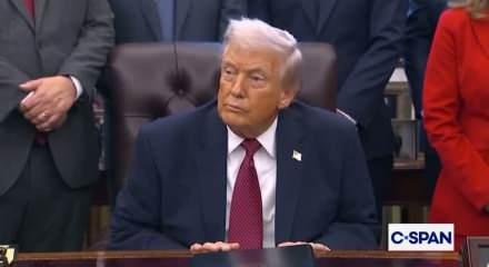 Trump'tan yeni tehdit: Yakında karadan da saldırılara başlayacağız