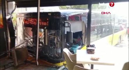 Üsküdar'da feci kaza: İETT otobüsü börekçiye girdi, 4 kişi yaralandı