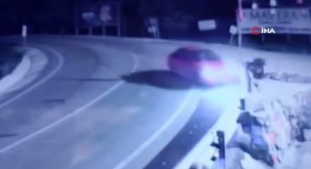 Yağmur ve kar yağışının etkili olduğu bölgede araçlar böyle kaydı