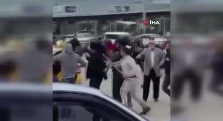 Bursa’da savaşı andıran kavga: Kimi kaskını miğfer yaptı, kimi sopayı kılıç gibi kullandı!