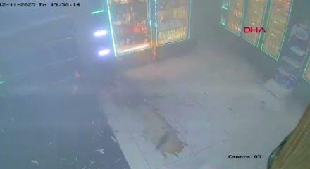 Diyarbakır'da markete el bombası atılma anı kamerada