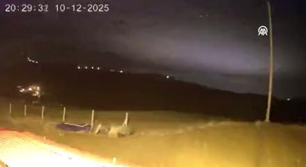 Elazığ'da ışık hüzmesi güvenlik kamerasınca kaydedildi