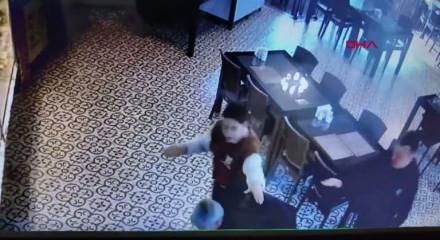 Heimlich manevrasını bilen çalışan müşterisinin hayatını kurtardı!