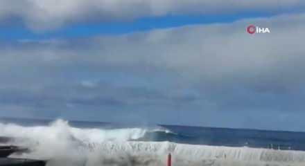  İspanya'da doğal havuza şiddetli dalga vurdu: 4 ölü
