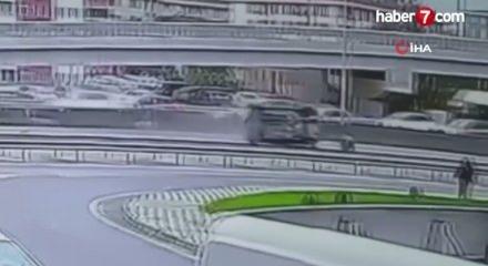 Kocaeli'de feci kaza! Otomobilin taklalar attığı o anlar saniye saniye kamerada