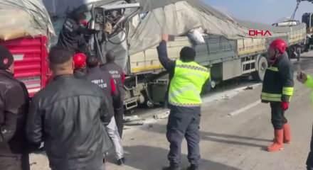 Konya meydana gelen zincirleme trafik kazasında 1 kişi hayatını kaybetti