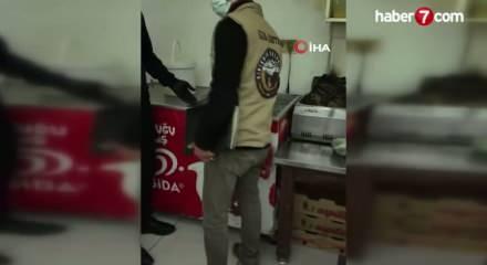 ‘Leş kokusu var’ denilen dönercide mide bulandıran görüntü