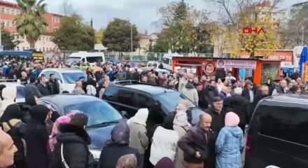 Mezar yeri bakmak için otomobille yola çıkan dayı ile yeğenin öldüğü kaza kamerada