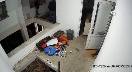 Ordu'da asma tavanın çökmesi sonucu düşen adam kameraya yansıdı