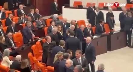 Özgür Özel ve DEM Partililer Devlet Bahçeli ile tokalaştı