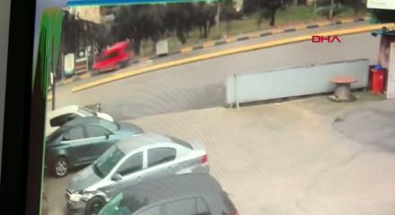 Park halindeki araç hareket etti facia ucuz atlatıldı