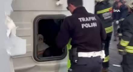 Tekirdağ'da kaza sonrası polis üniformasını çıkarıp yaralı çocuğu örttü