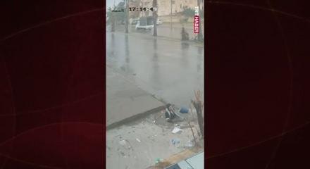 Yolda yürürken bir anda gözden kayboldu: Ürdün'de yaşanan o anlar kamerada