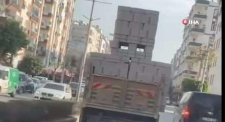 Mersin'de y&uuml;k taşıma g&ouml;r&uuml;nt&uuml;leri herkesi şoke etti