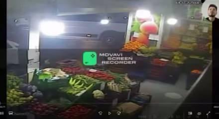 Ev hapsindeki s&uuml;r&uuml;c&uuml; olay anına ait g&uuml;venlik kamerası kayıtlarını paylaştı "Asıl mağdur benim"