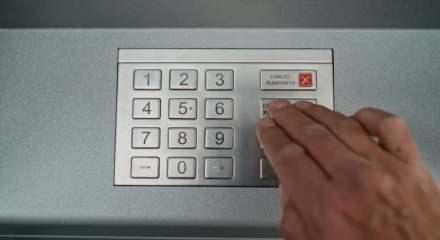 ATM'lerde şube i&ccedil;i limit 50 bin liranın &uuml;zerine &ccedil;ıkıyor