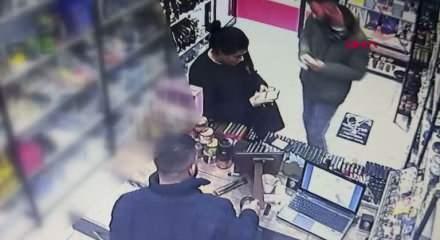 Avcılar'da alışveriş yaptı, 'İBAN'la &ouml;dedim' diyerek ka&ccedil;tı