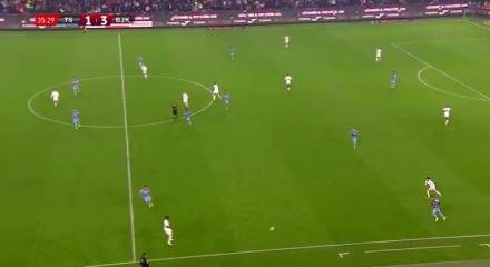 G&ouml;r&uuml;nt&uuml;ler taraftarları ayağa kaldırdı! VAR kayıtlarında birden fazla soru işareti