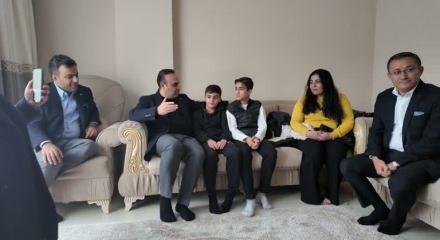 1,3 milyonluk altını sahibine teslim etmişlerdi! "Altın kalpli" &ccedil;ocuklar ilk kez konuştu