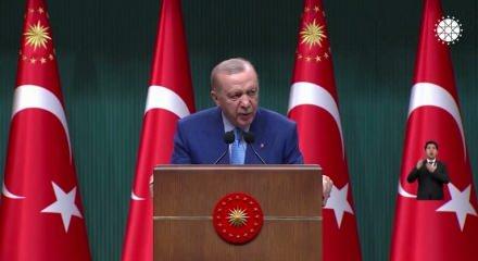 Cumhurbaşkanı Erdoğan: Ana muhalefet Partisi milletvekilinin edep sınırlarını aşan &ccedil;irkin ifadelerini esefle karşılıyoruz