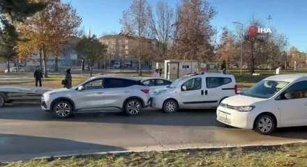 Elazığ'da buzlanma: 6 ara&ccedil; birbirine girdi!