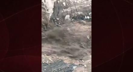  Endonezya'da Semeru Yanardağı alarmı! &Uuml;st &uuml;ste 6 kez patladı