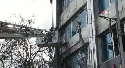 Esenyurt'ta iş hanında korkutan yangın