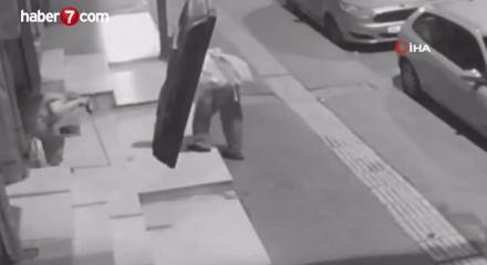 İstanbul'da dehşet: Gen&ccedil; kadın, yaşlı adamı sokak ortasında d&ouml;vd&uuml;