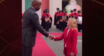 Başbakan Meloni Mozambikli liderle görüştü: Boy farkı dikkat çekti