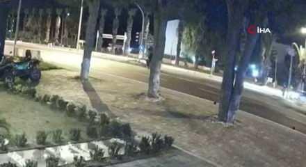 İzmir'de feci kaza! Otomobilin &ccedil;arptığı motosikletli hayatını kaybetti!