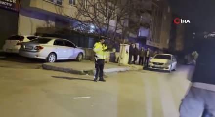 Kazada savrulan otomobil kaldırımdaki yayalara &ccedil;arptı: 4 yaralı