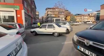 Kırıkkale'de film sahnelerini aratmayacak anlar: Ehliyetsiz s&uuml;r&uuml;c&uuml;n&uuml;n faturası ağır oldu