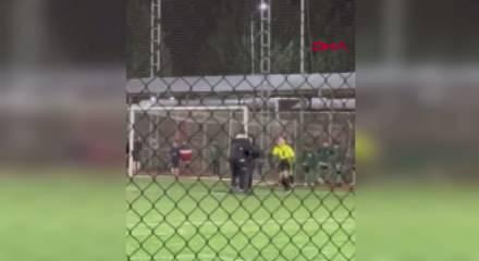Kocaeli'nde antren&ouml;r takımını bıraktı kadın hakeme saldırdı