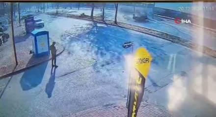 Konya&rsquo;da otomobil takla attı: 14 yaşındaki &ccedil;ocuk hayatını kaybetti