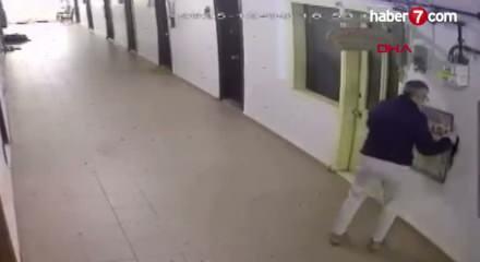 Ofis kiralayıp, duvarı deldiler: 40 bin dolarlık saati &ccedil;aldılar