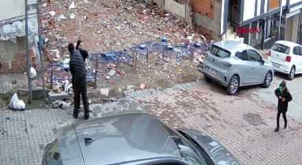  Savunmasız kadına sokak ortasında cehennemi yaşattı! İnsanlıktan &ccedil;ıkmış saldırgan tutuklandı!