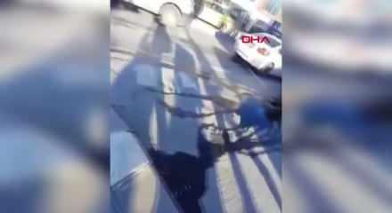 Şişli'de otomobil yayalara &ccedil;arptı; 5 yaralı