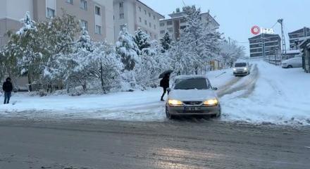 Van'da kar yağışı nedeniyle 90 yerleşim yeri ulaşıma kapandı!