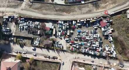 Yediemin otoparkında milyon dolarlık ara&ccedil;lar &ccedil;&uuml;r&uuml;meye terk edildi