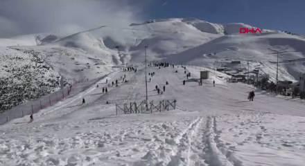 Zigana&rsquo;da horonlu-halaylı kar sevinci